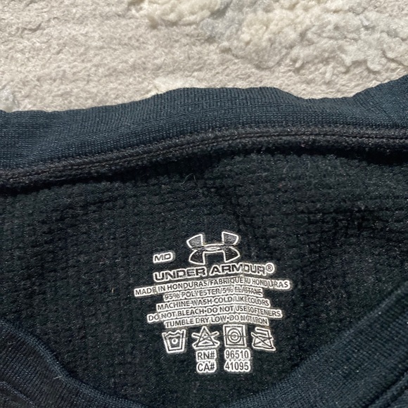 under armour Long Sleeve Size MD Tshirt Blouse Pullover Stretch - Picture 6 of 6